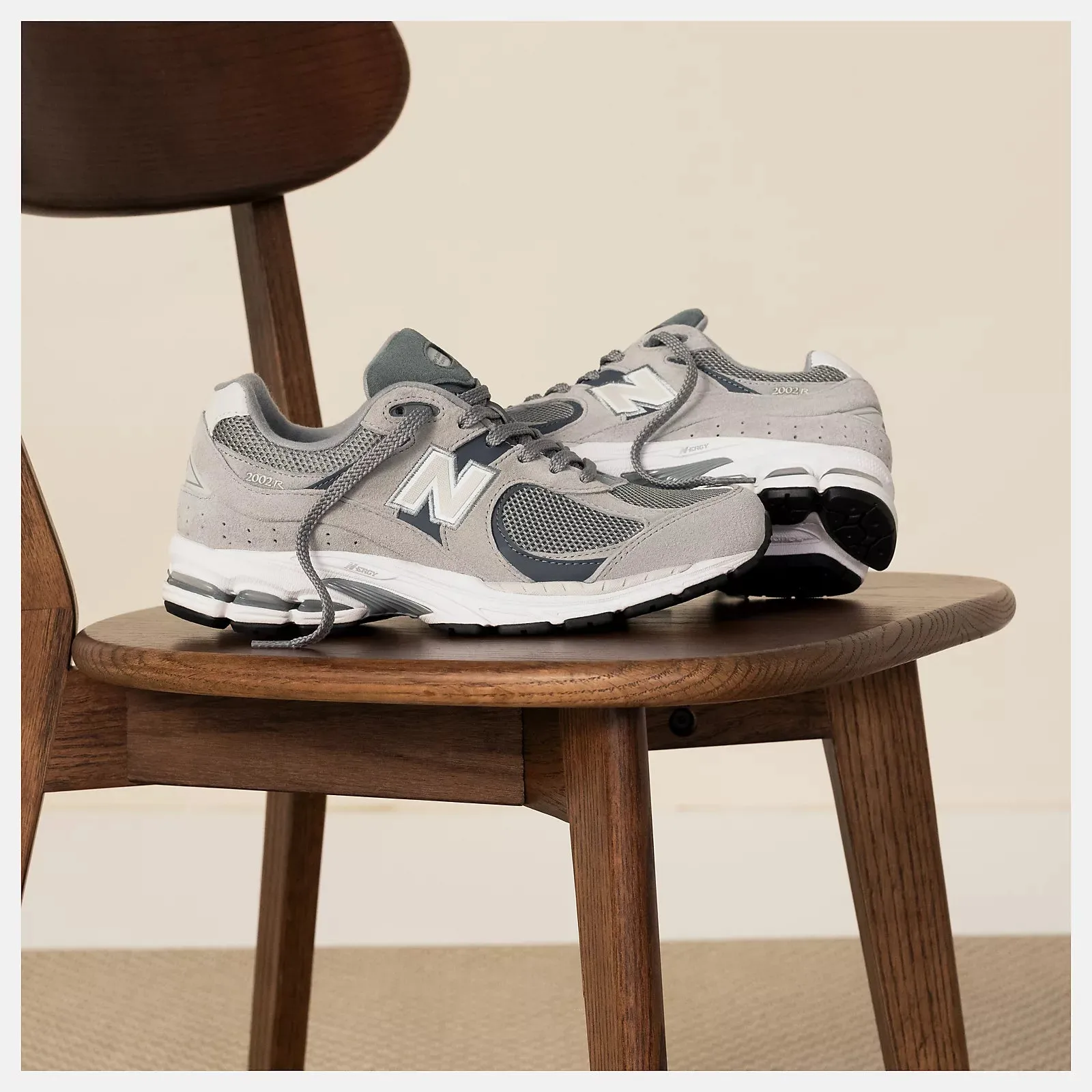 2002R Sneaker (Steel   Lead   Orca)