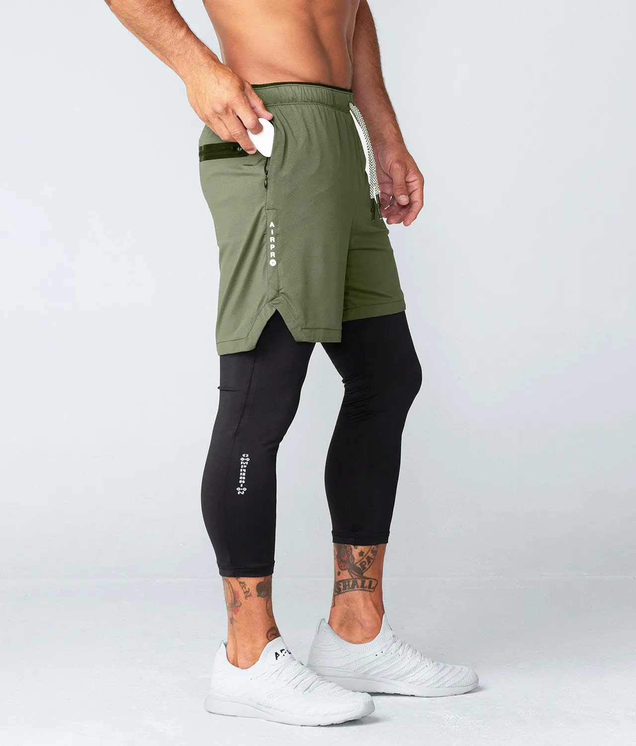 8900 . AirPro Regular-Fit Shorts - Military Green