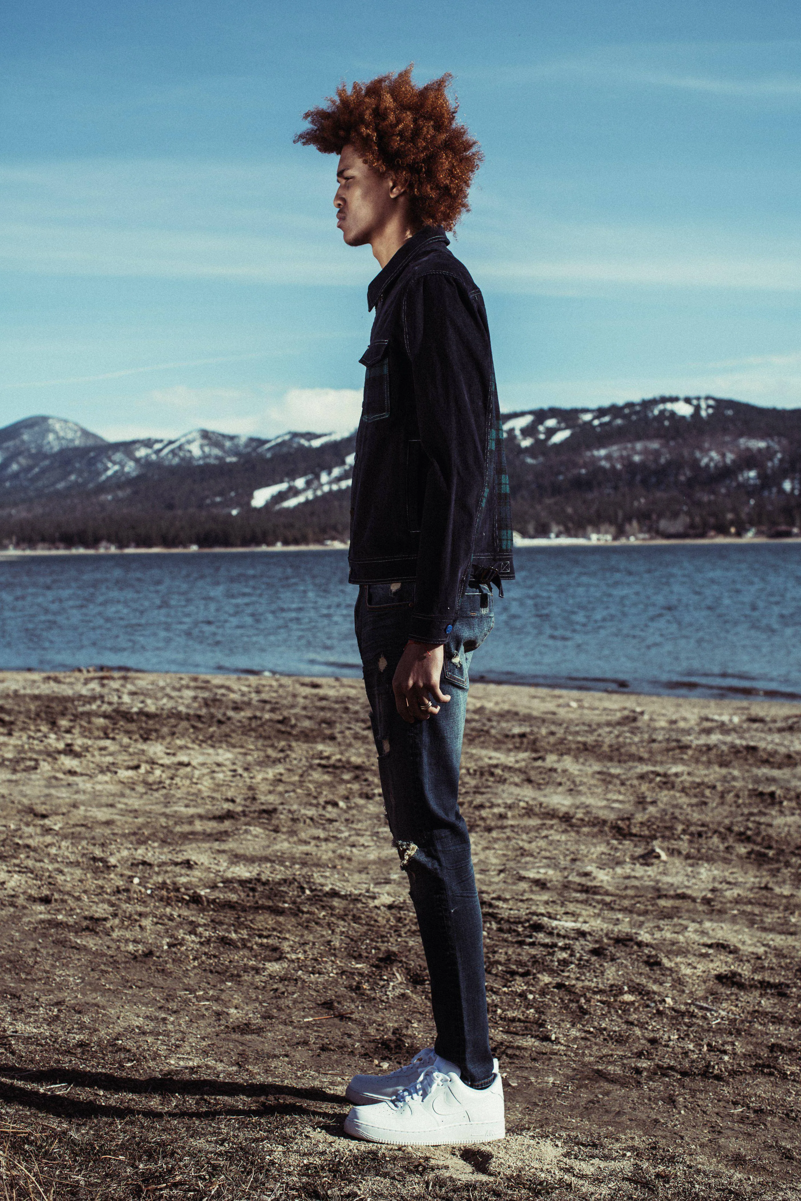 Konus Men's Corduroy Tracker Jacket in Navy