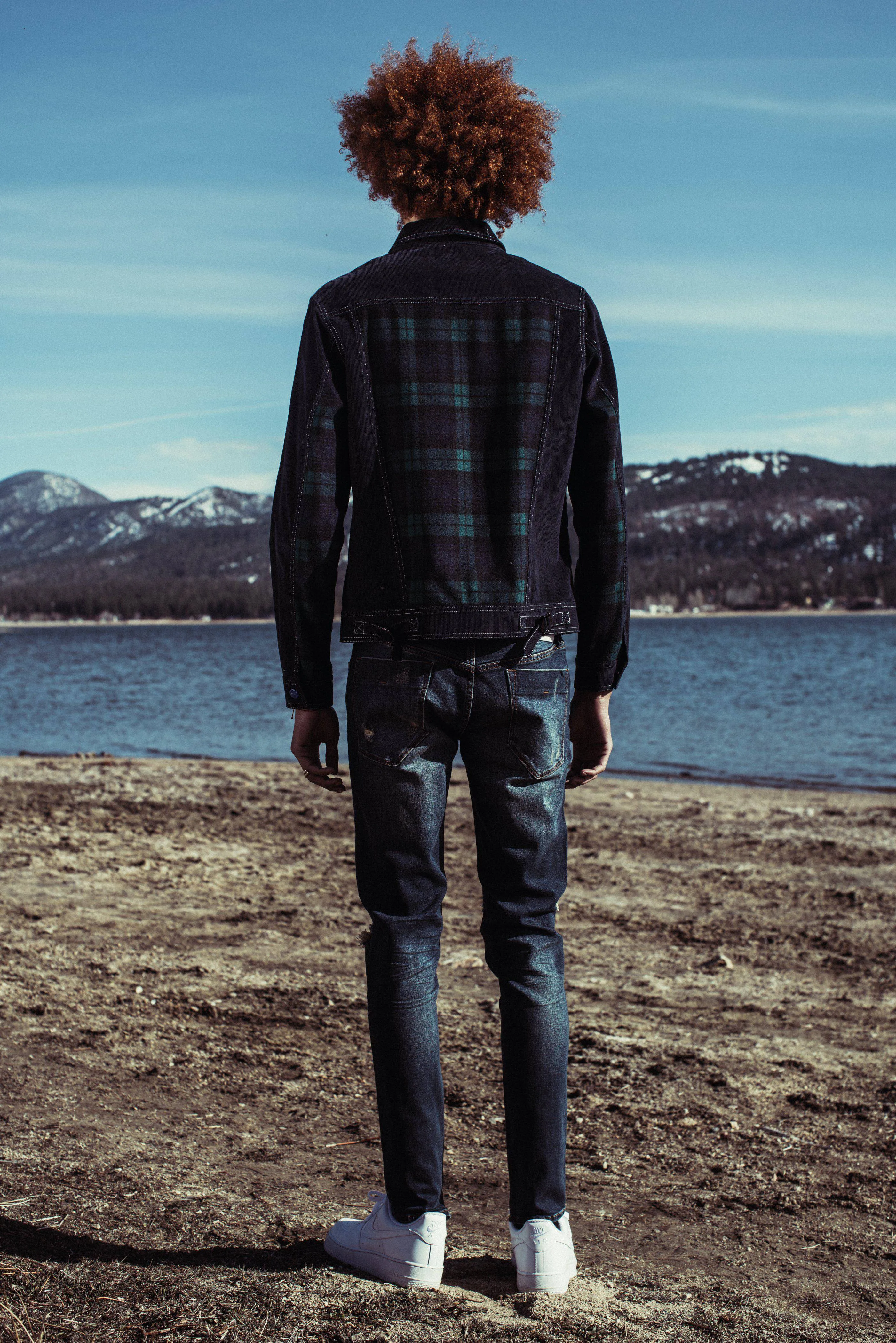 Konus Men's Corduroy Tracker Jacket in Navy