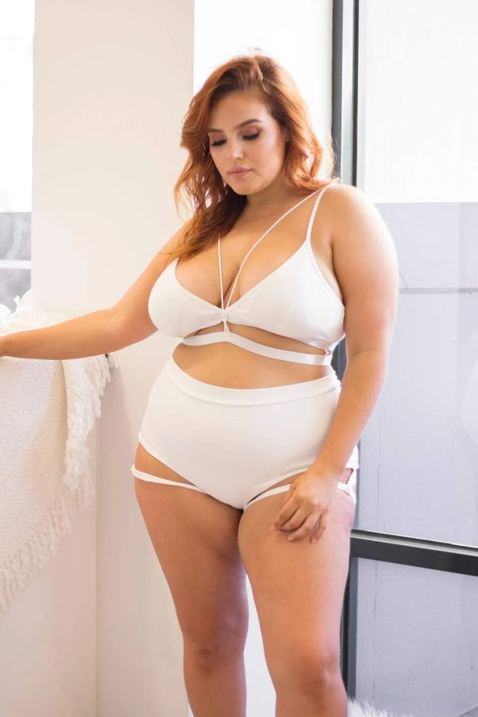 Lure You High Waisted Garter Shorts - White