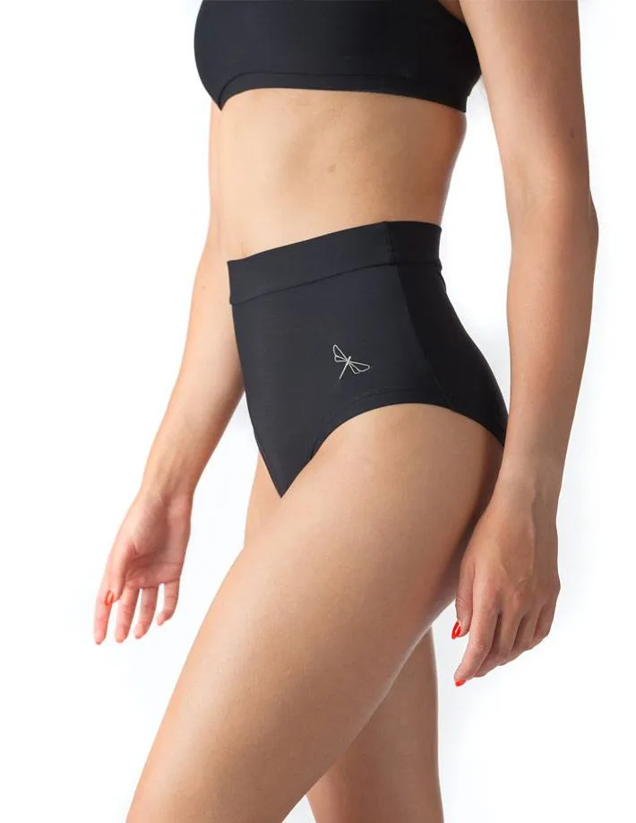 Scrunch pole shorts Lola