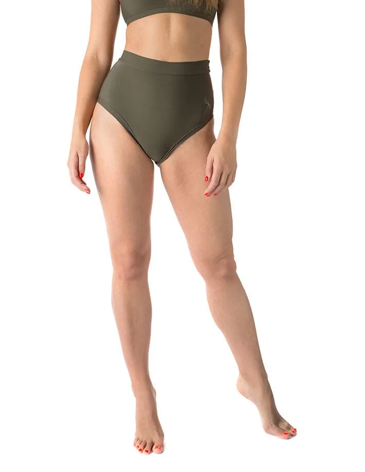 Scrunch pole shorts Lola