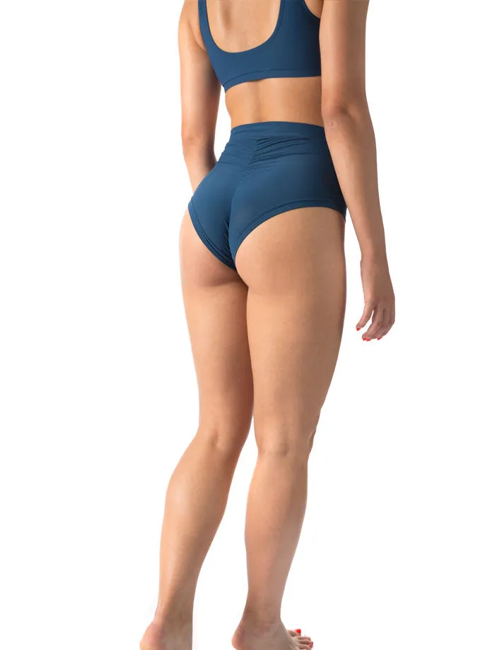 Scrunch pole shorts Lola