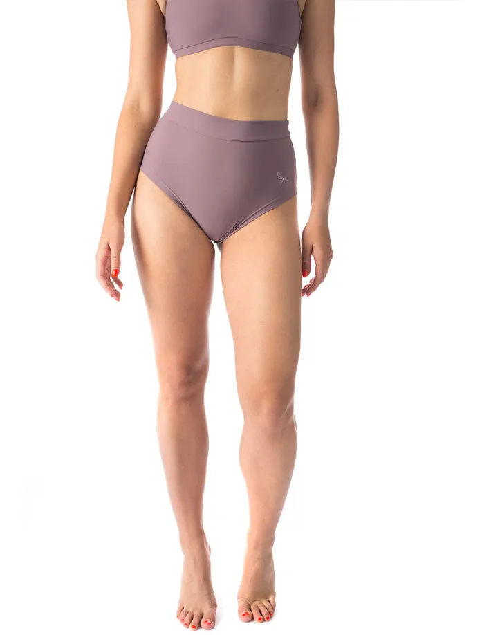 Scrunch pole shorts Lola