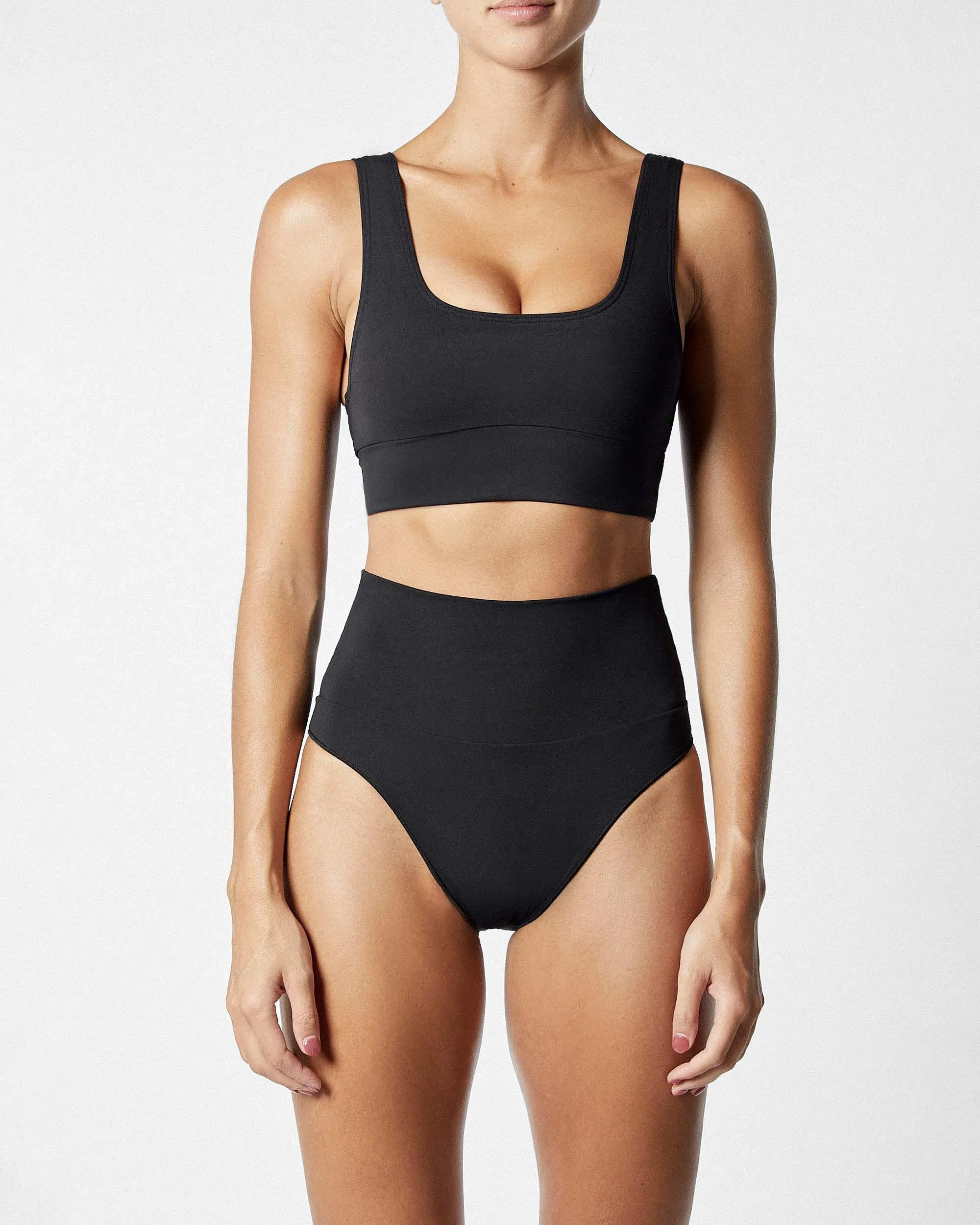 The Contour Crop Top - Black